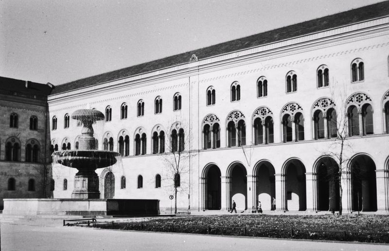 Datei:Mueludwigstruniveritaet19xx.jpg