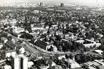 Der Romanplatz 1972 aus der Vogelperspektive mit Blickrichtung Moosach. Foto: Schillinger