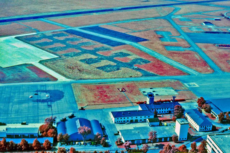 Datei:Flugplatz Neubiberg in IR 900nm.jpeg