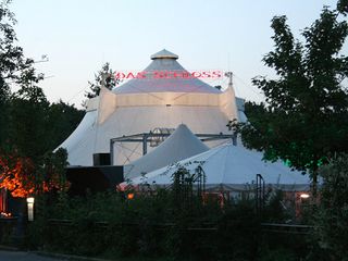 Theaterzelt-das-schloss-800.jpg