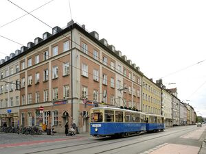 J-Wagen 721 mit i-Beiwagen 1509 entlang der Fraunhoferstraße auf der höhe der Klenzestraße