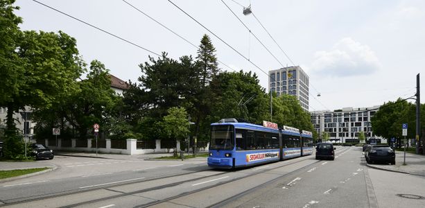 An der Kreuzung mit der Tristanstraße