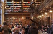 Der Lesesaal der Jusistischen Bibliothek fasst 100 Besucher