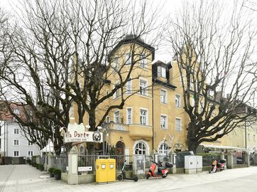 Eckahus Dantestraße 22 an der Baldurstraße. Die Villa Dante.