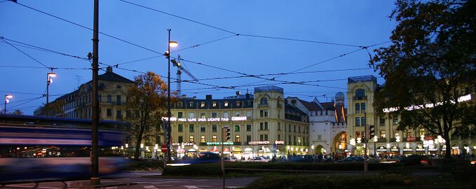 Der Stachus mit Karlstor